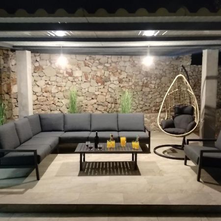 Вілла Olive Tree - House With Pool Вінішчє Екстер'єр фото