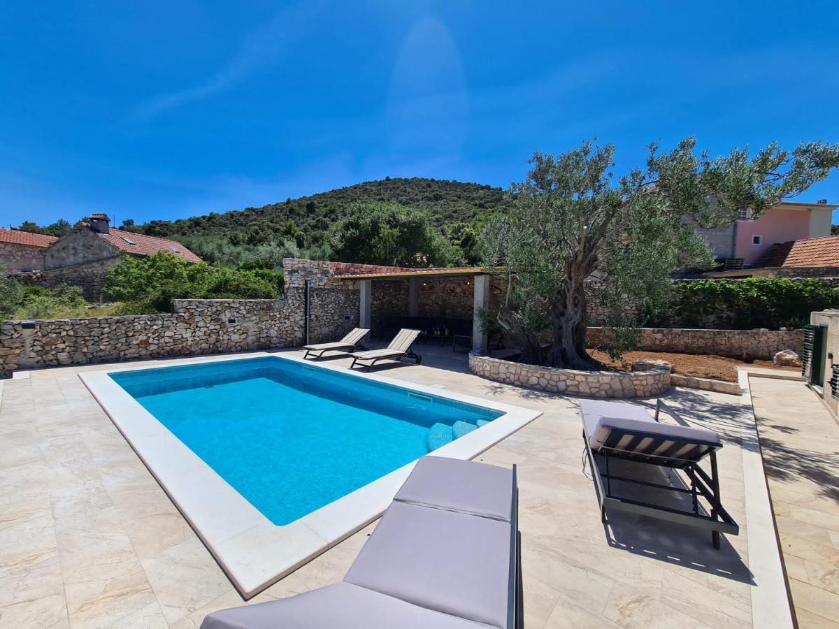 Вілла Olive Tree - House With Pool Вінішчє Екстер'єр фото
