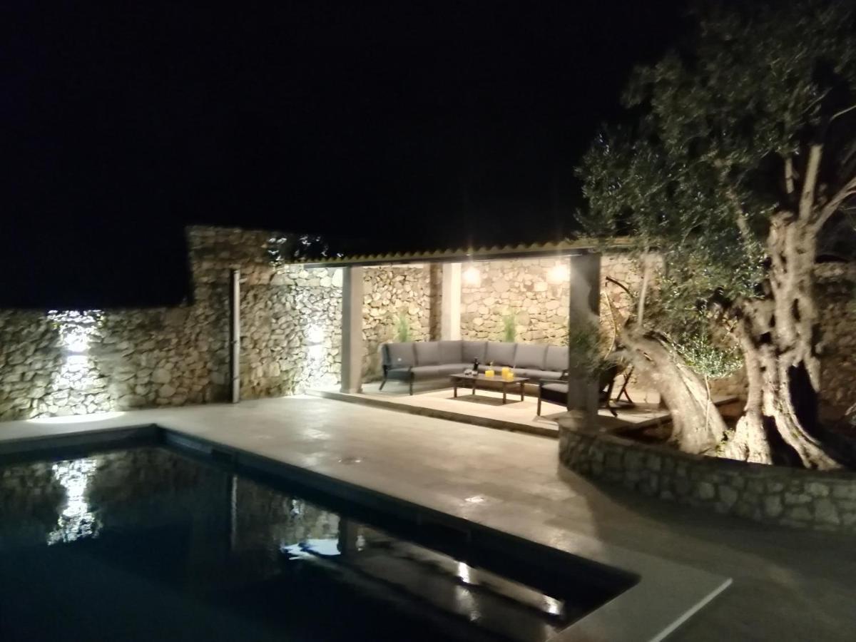 Вілла Olive Tree - House With Pool Вінішчє Екстер'єр фото