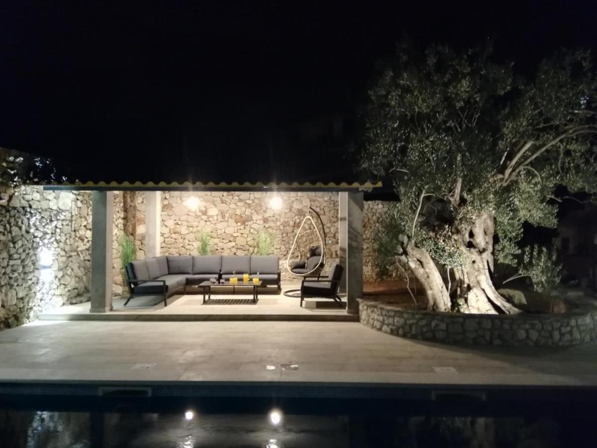 Вілла Olive Tree - House With Pool Вінішчє Екстер'єр фото
