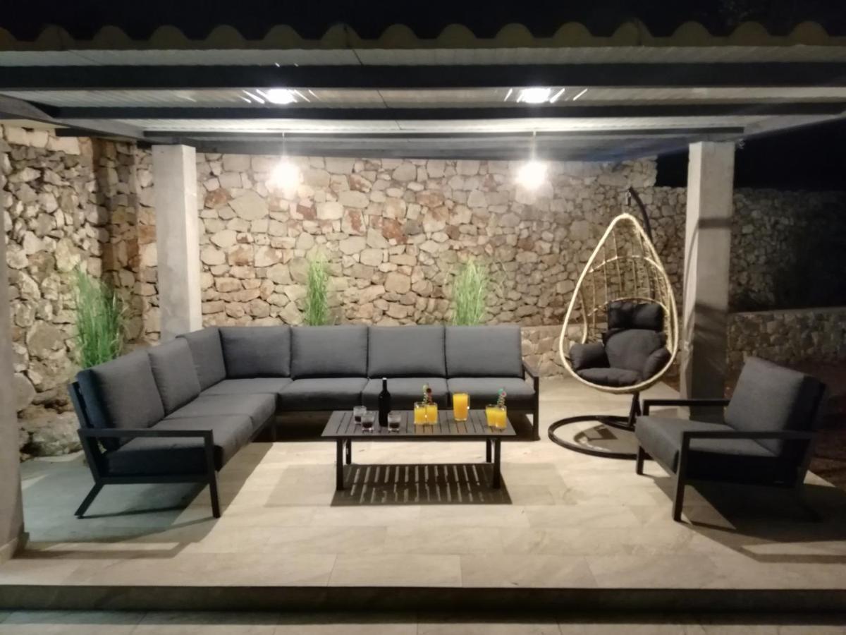 Вілла Olive Tree - House With Pool Вінішчє Екстер'єр фото