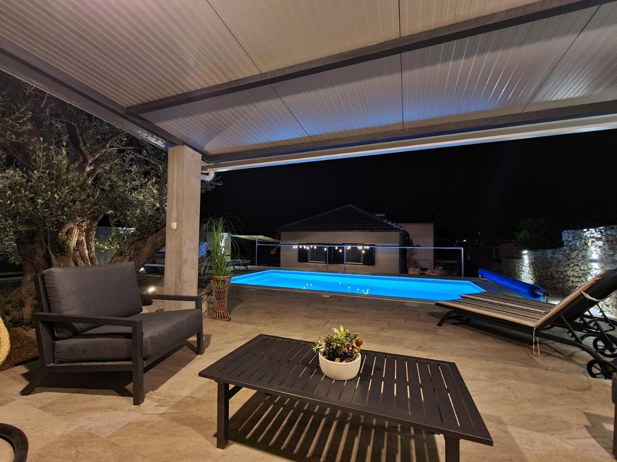 Вілла Olive Tree - House With Pool Вінішчє Екстер'єр фото