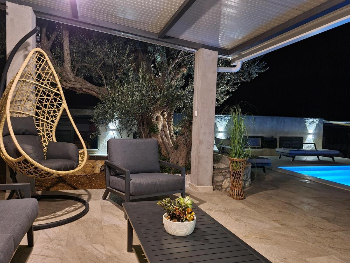 Вілла Olive Tree - House With Pool Вінішчє Екстер'єр фото