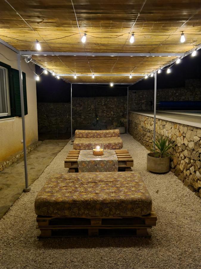 Вілла Olive Tree - House With Pool Вінішчє Екстер'єр фото