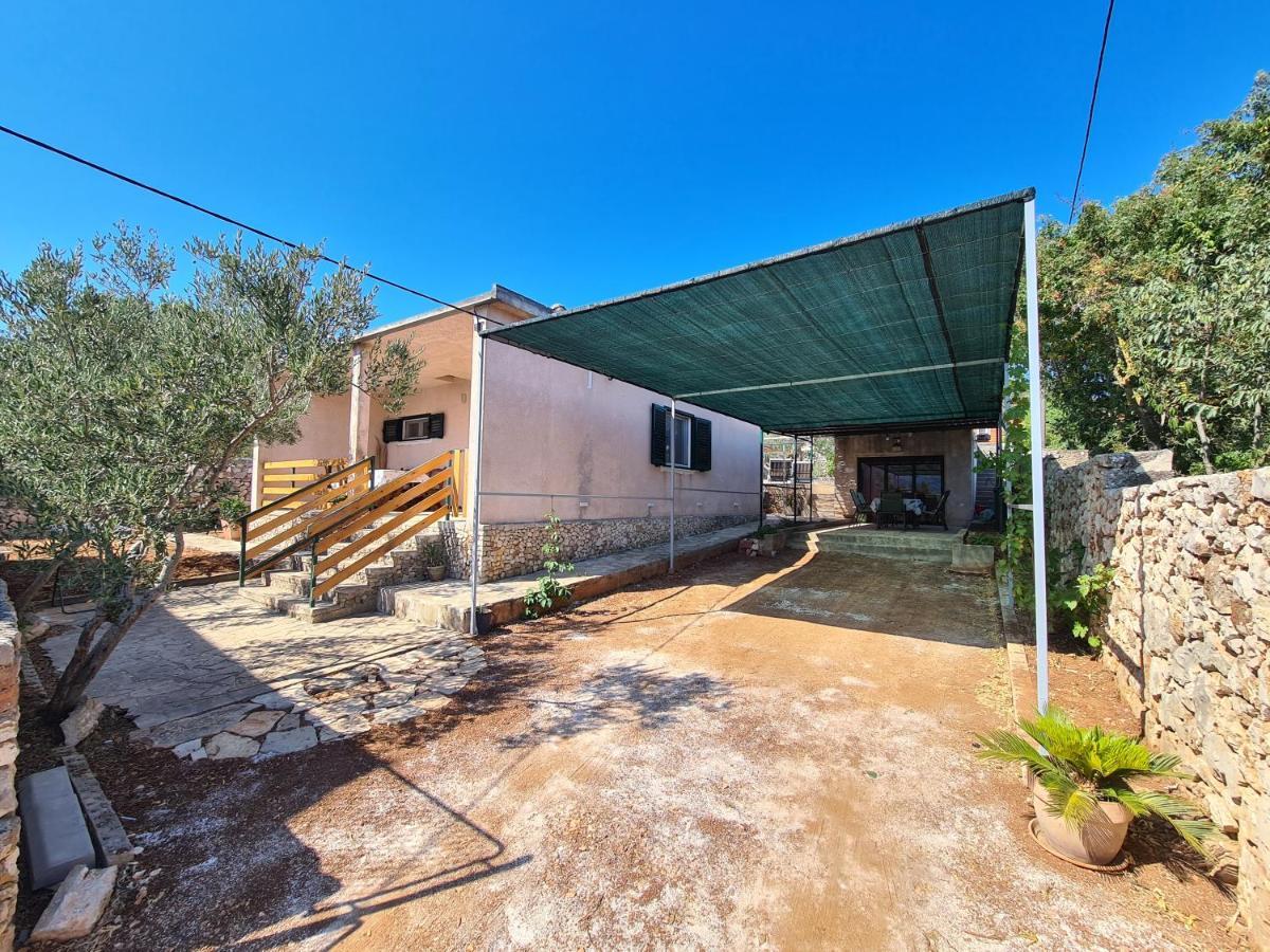 Вілла Olive Tree - House With Pool Вінішчє Екстер'єр фото